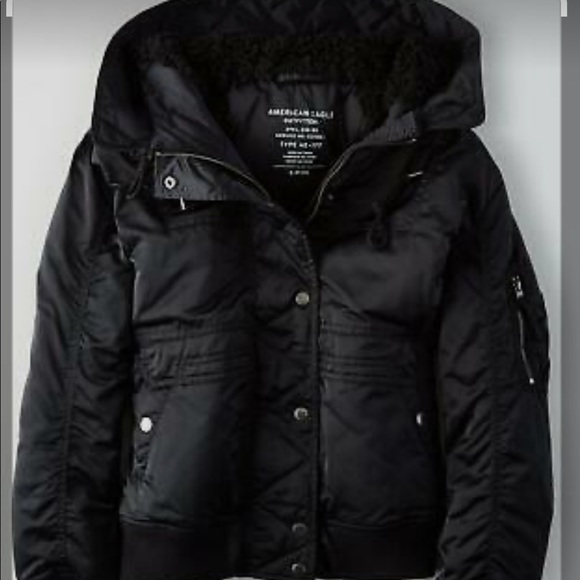 American Eagle Outfitters Jackets & Blazers - American Eagle Women’s Bomber Jacket puffer Size L Black